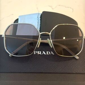 Sunglasses Prada original. Sunglasses in great condition, barely worn.